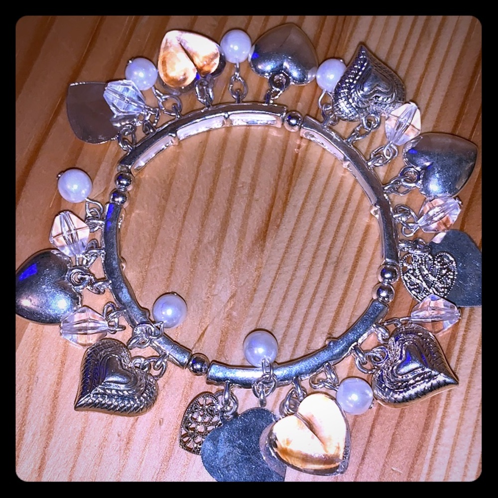Heart bracelet with fake diamonds and pearls